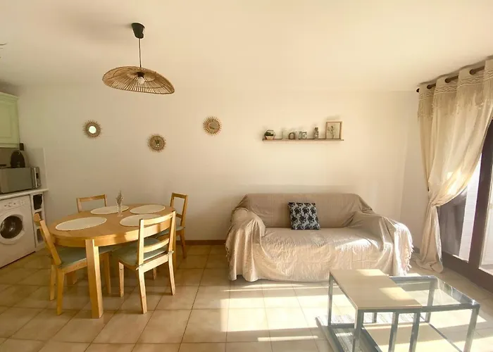 Appartement As23037 -p2 Avec Parking Prive A 2 Pas De La *